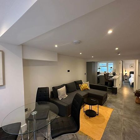 Two Bedroom House In Kilburn Лондон Экстерьер фото
