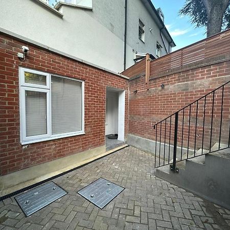 Two Bedroom House In Kilburn Лондон Экстерьер фото