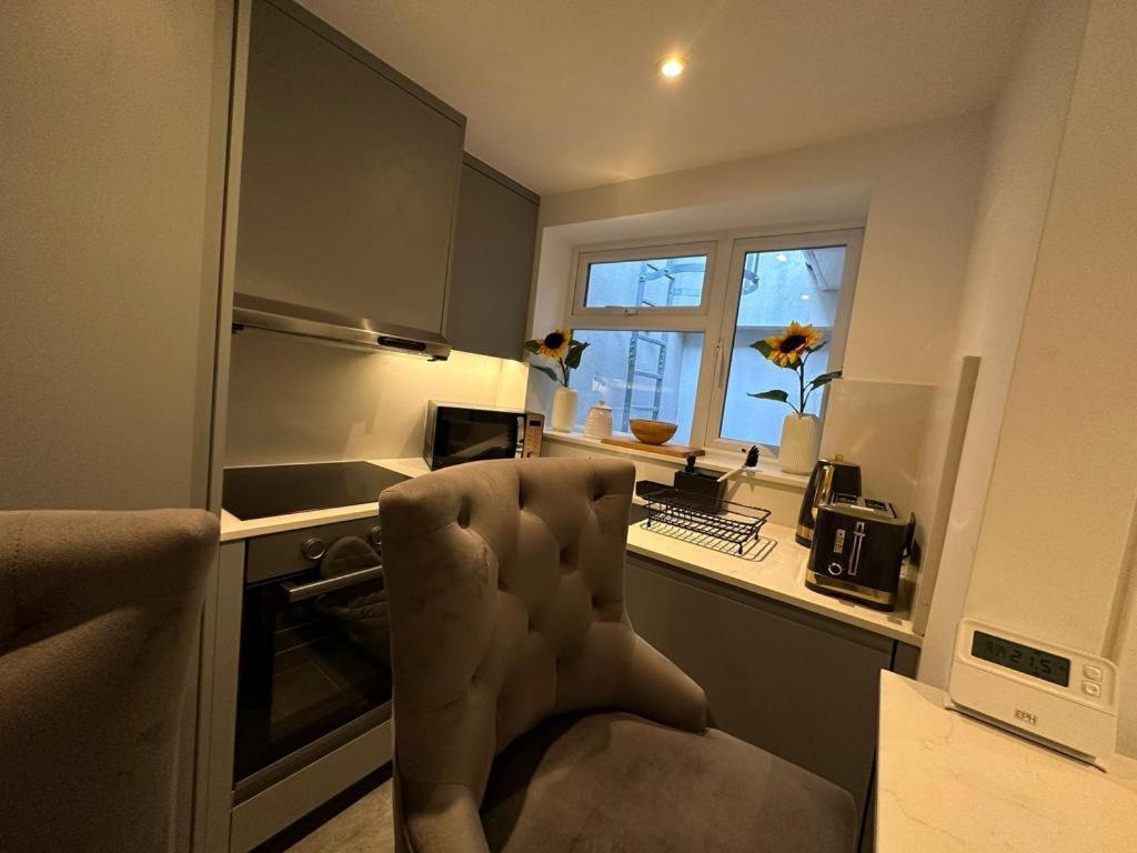Two Bedroom House In Kilburn Лондон Экстерьер фото