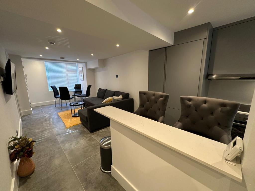 Two Bedroom House In Kilburn Лондон Экстерьер фото